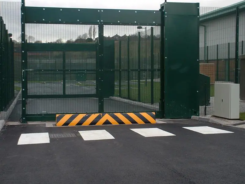 High Security Sliding Gate with Road Blocker Combination High Security Gate with Road Blocker Combination