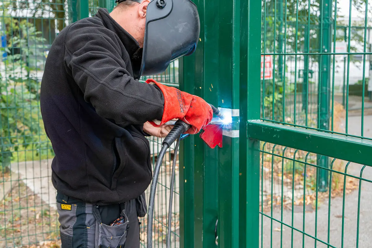 bgb-gate-repairs-redux BGB engineer carrying out repairs to gate on site